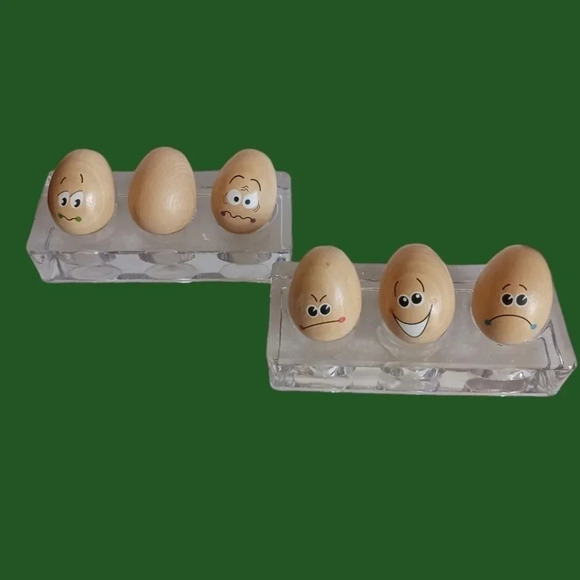 Chicken eggspression faces on wooden background set of 6 - Picture 1 of 8